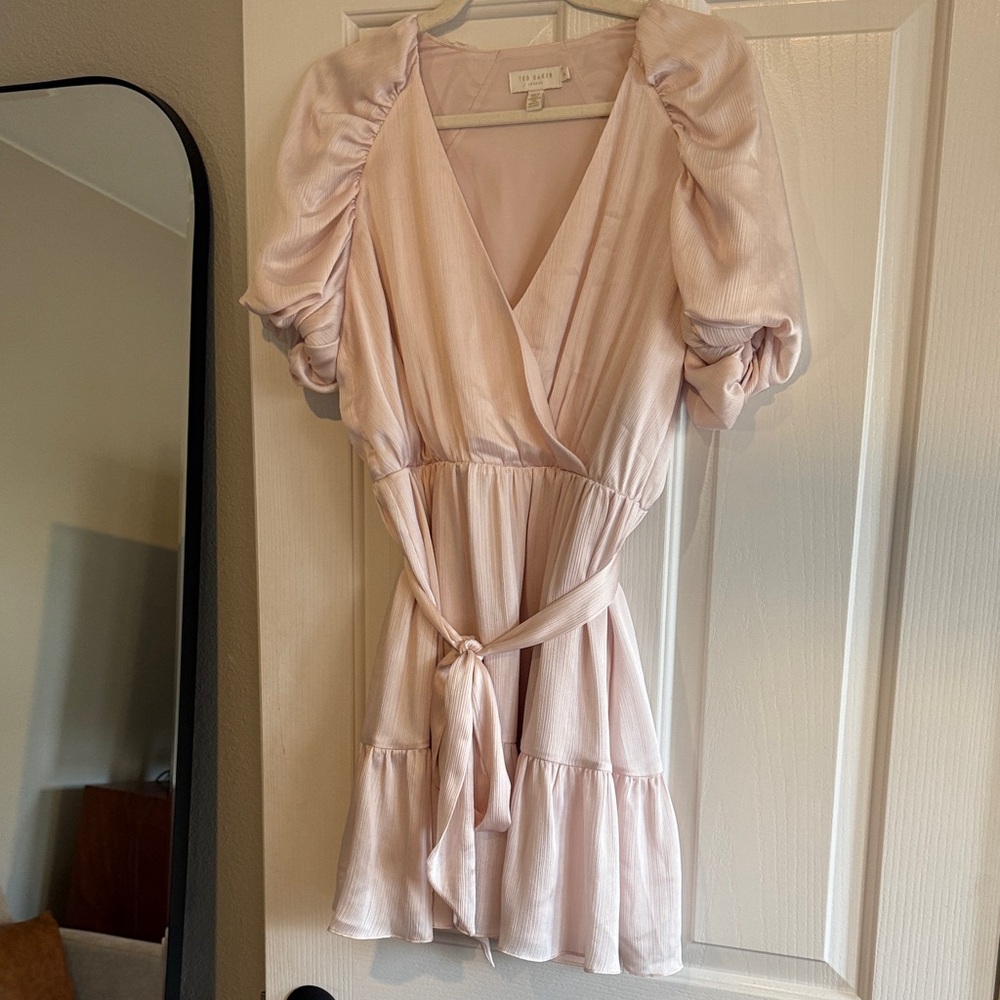 Ted Baker puff sleeve loueese dress in size 2
